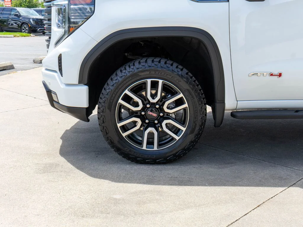 Used 2025 White GMC AT4 image 32