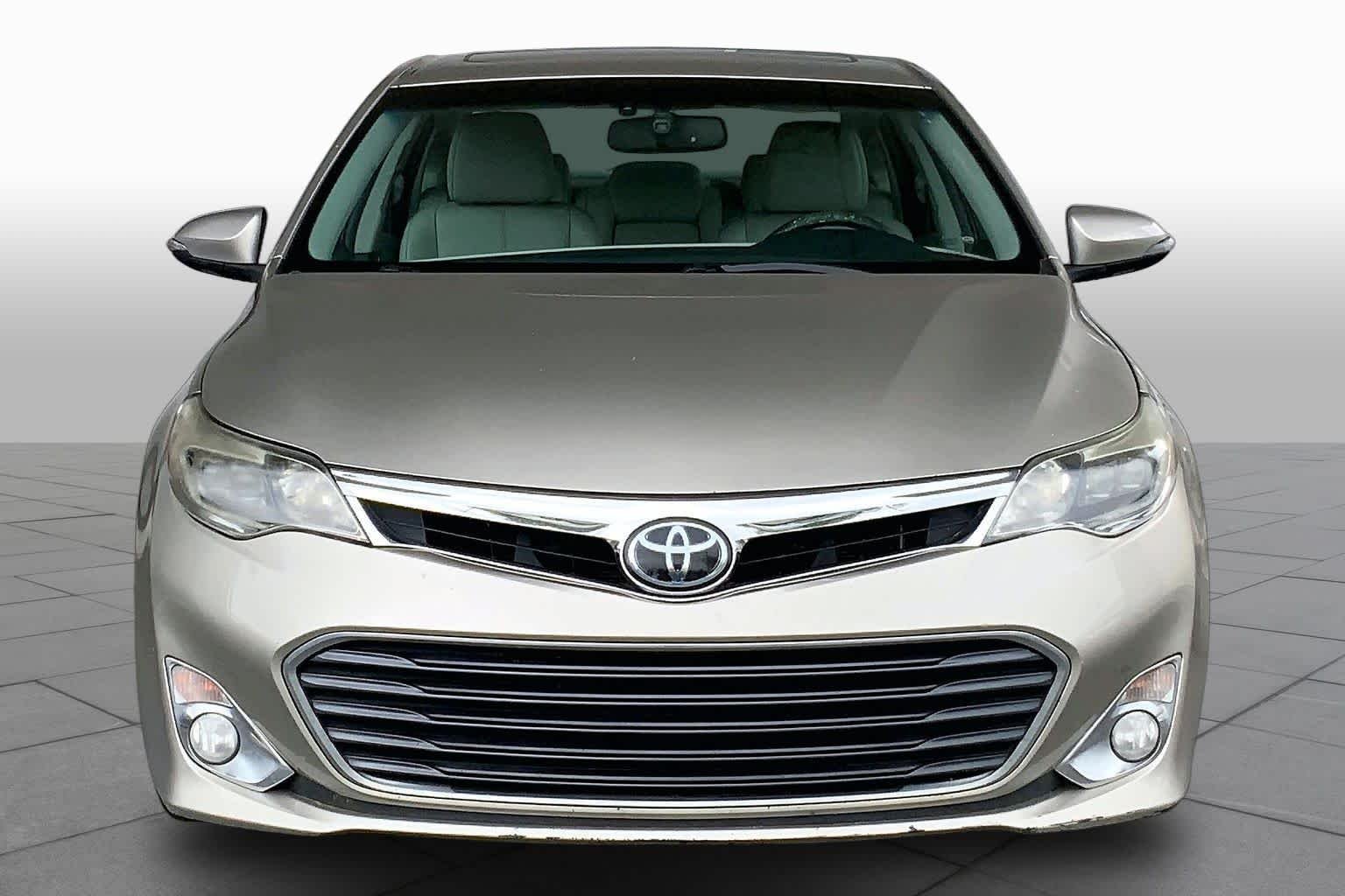 Used 2014 Creme Brulee Mica Toyota XLE image 4