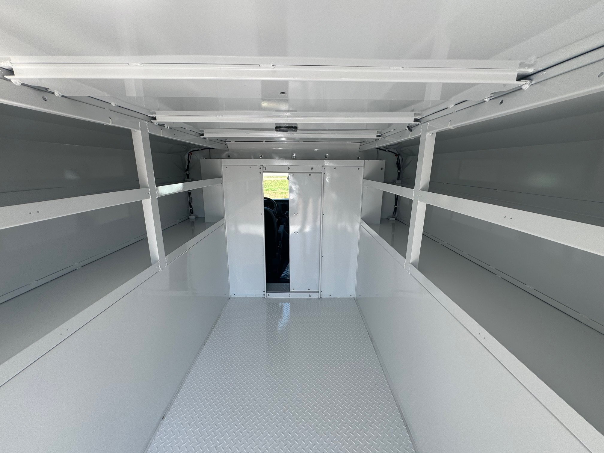 New 2025 Oxford White Ford Cutaway image 10