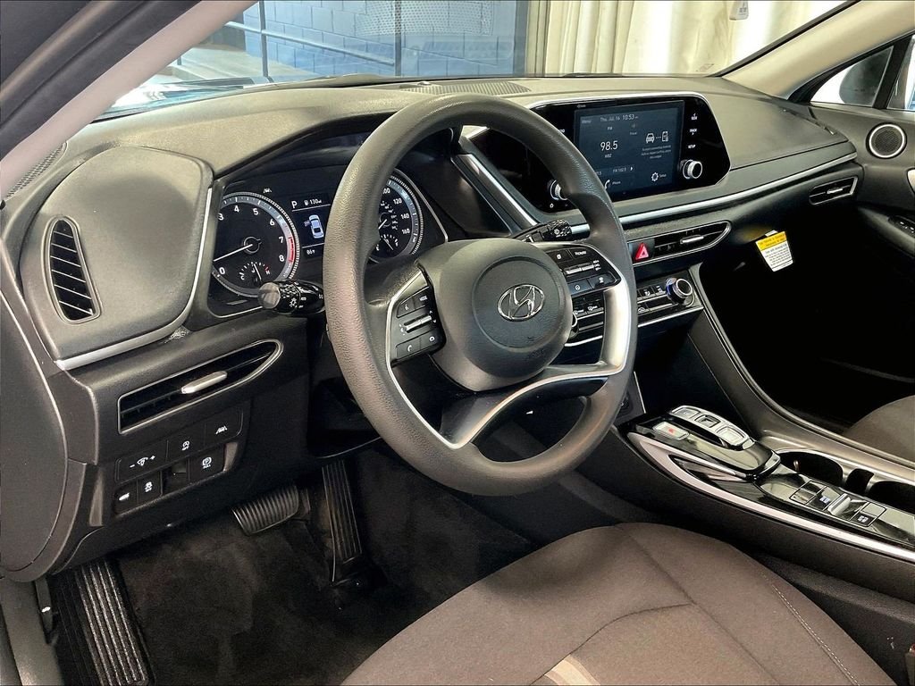 Used 2023 Gray Hyundai SE image 8