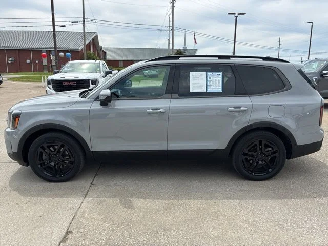 Certified Used 2025 Wolf Gray Kia EX X-Line image 4