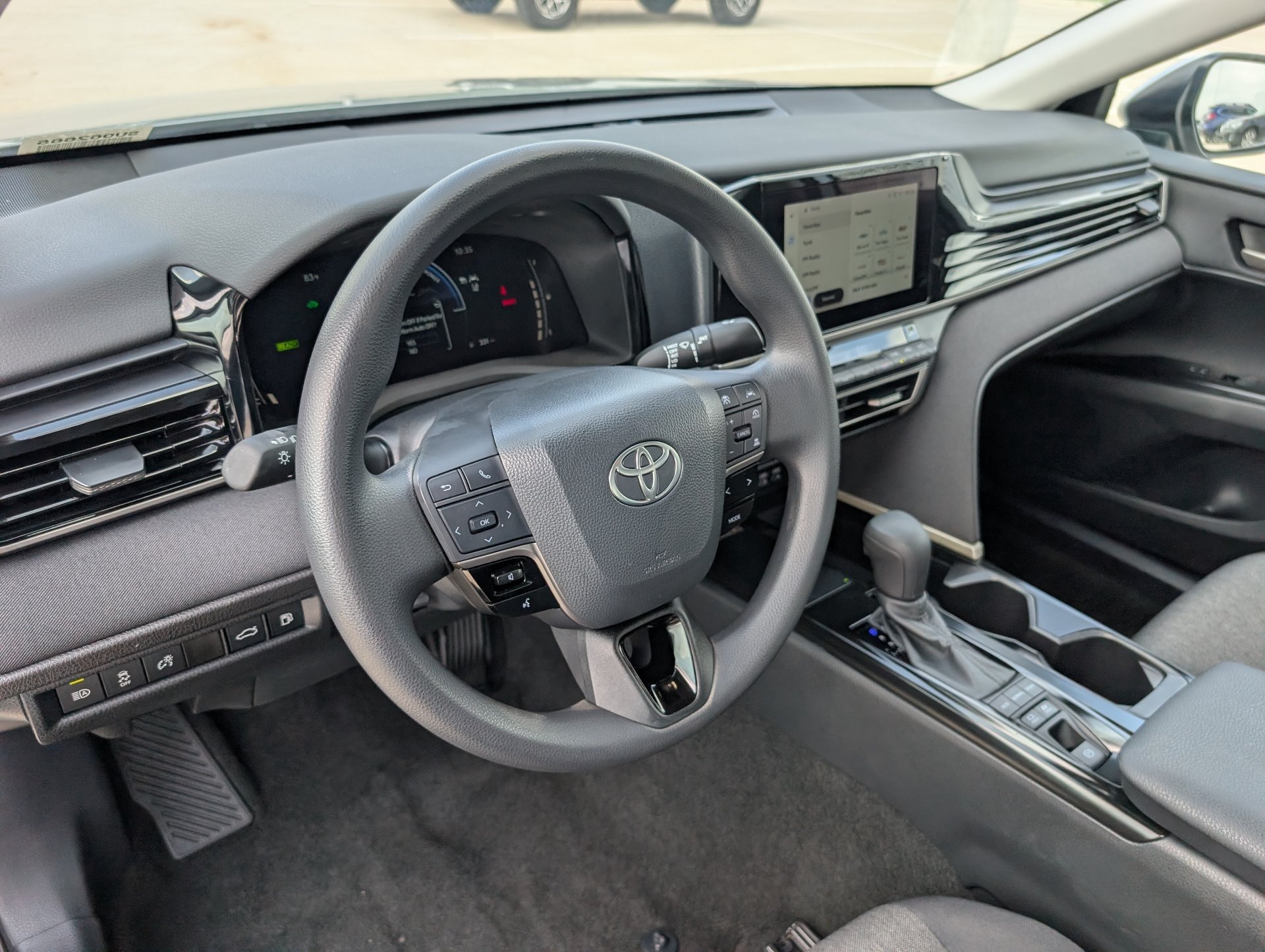 2025 Toyota Camry LE - Photo 9