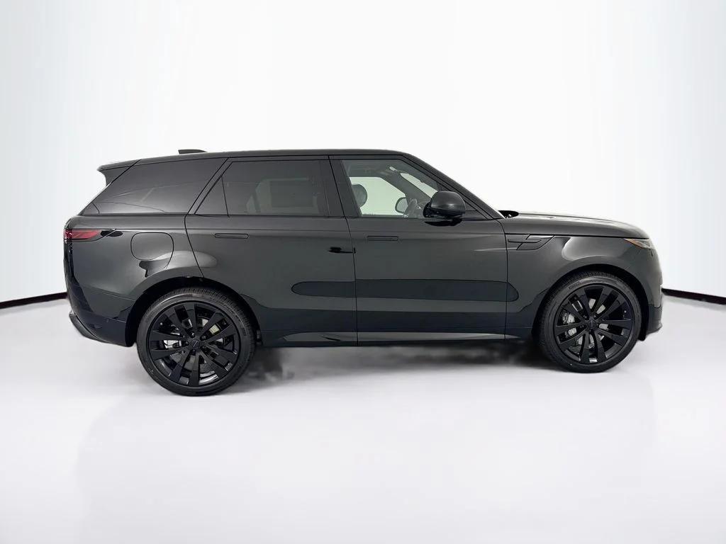 New 2026 Santorini Black Land Rover Dynamic SE image 4