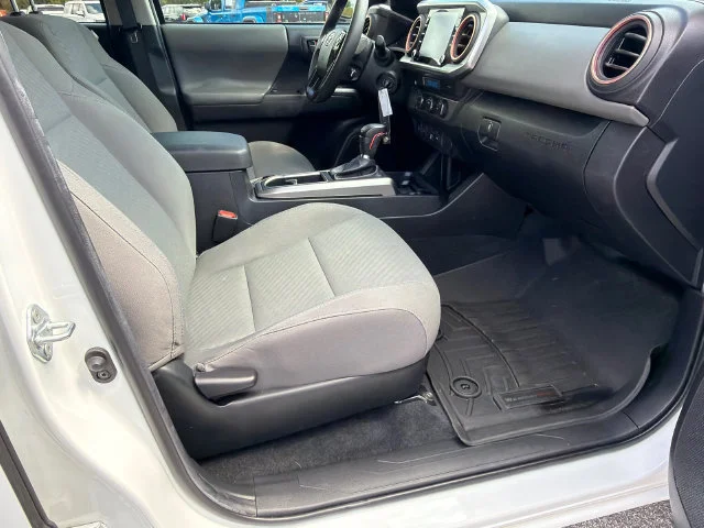 Used 2022 White Toyota SR5 V6 image 13