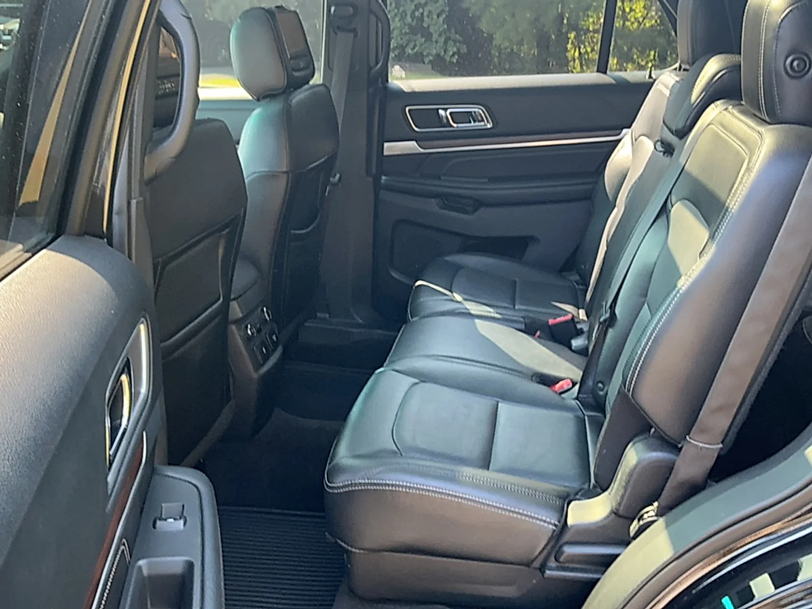 Used 2016  Ford Limited image 15