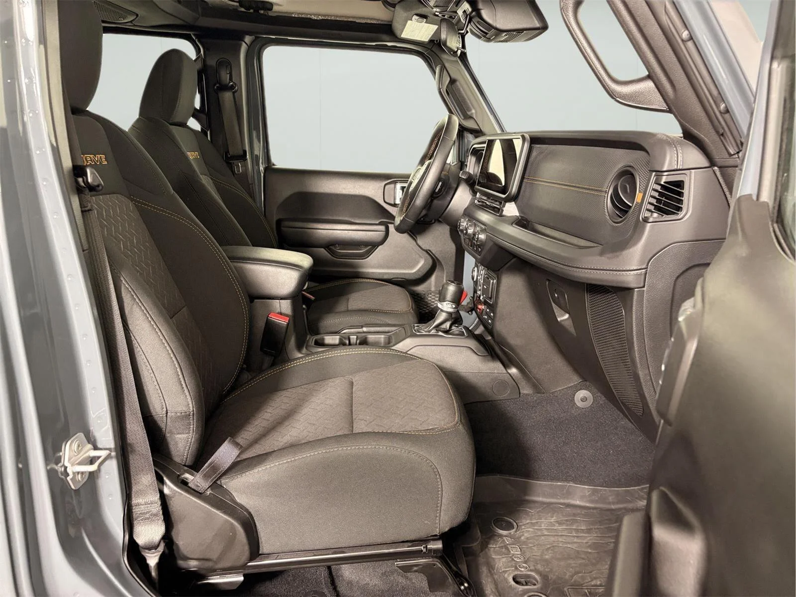 Used 2024 Anvil Clear Coat Jeep Mojave image 22