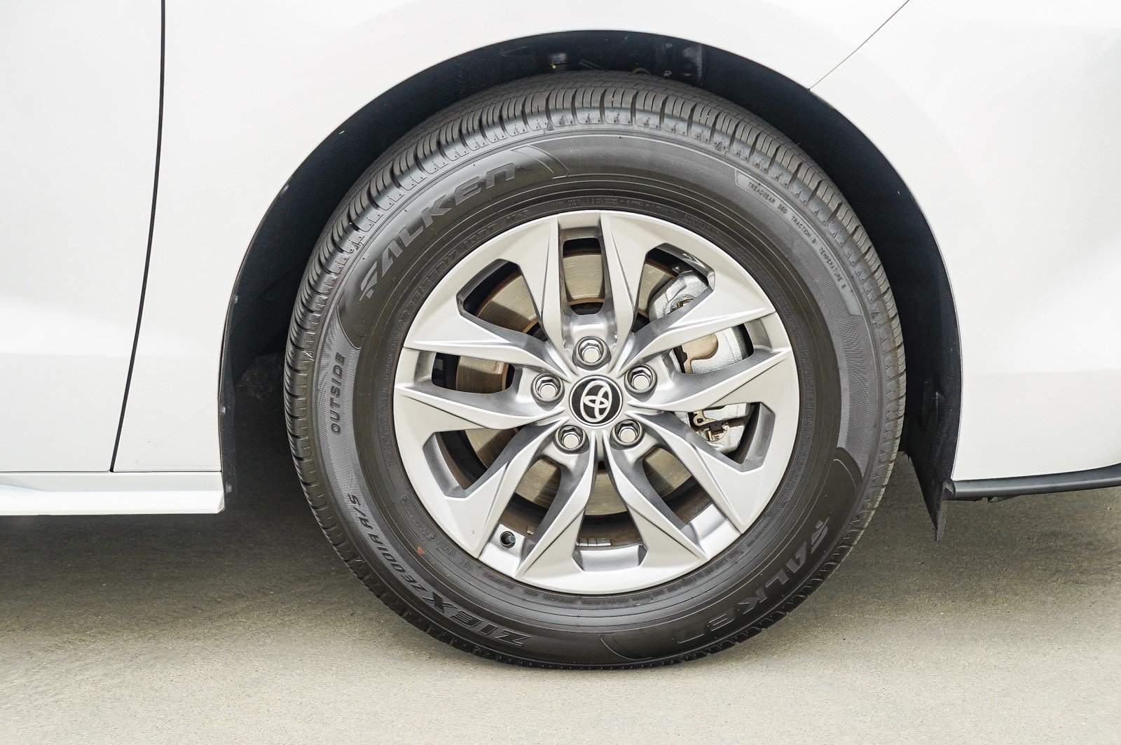 Used 2025 Ice Cap Toyota LE image 10