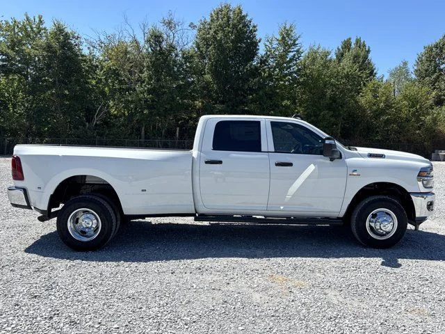 New 2026 Bright White Clear-Coat Exterior Paint RAM Tradesman image 2