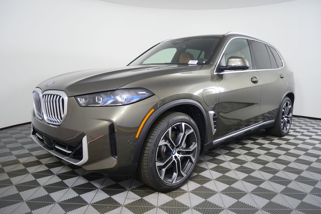 New 2026 Manhattan Green Metallic BMW xDrive50e image 7