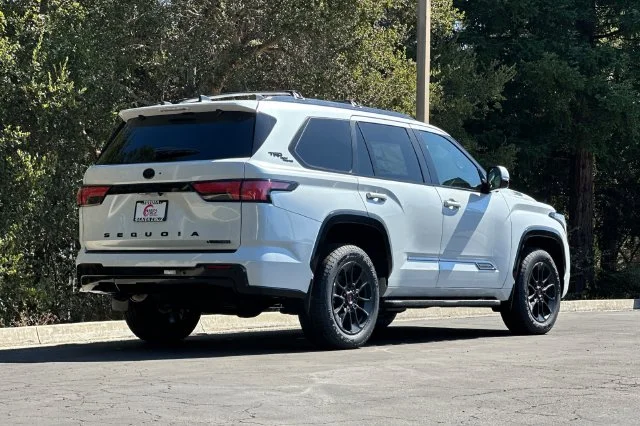 New 2026 Wind Chill Pearl <sup>1</sup> Toyota  Platinum image 4