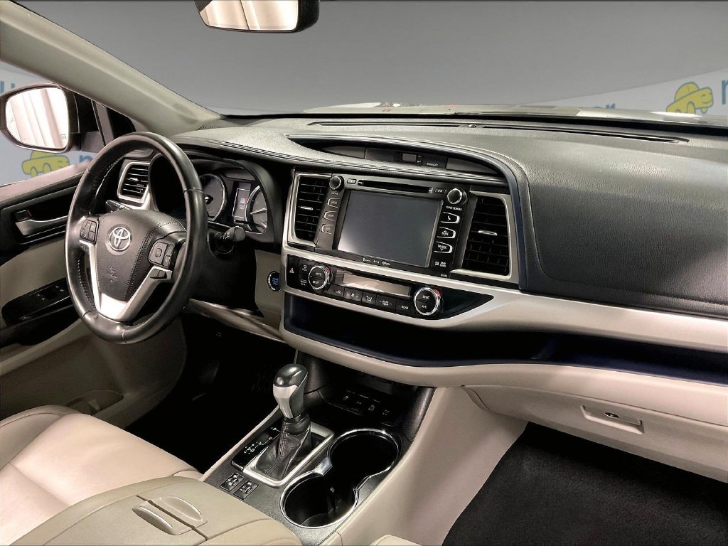 Used 2019 Gray Toyota XLE image 14
