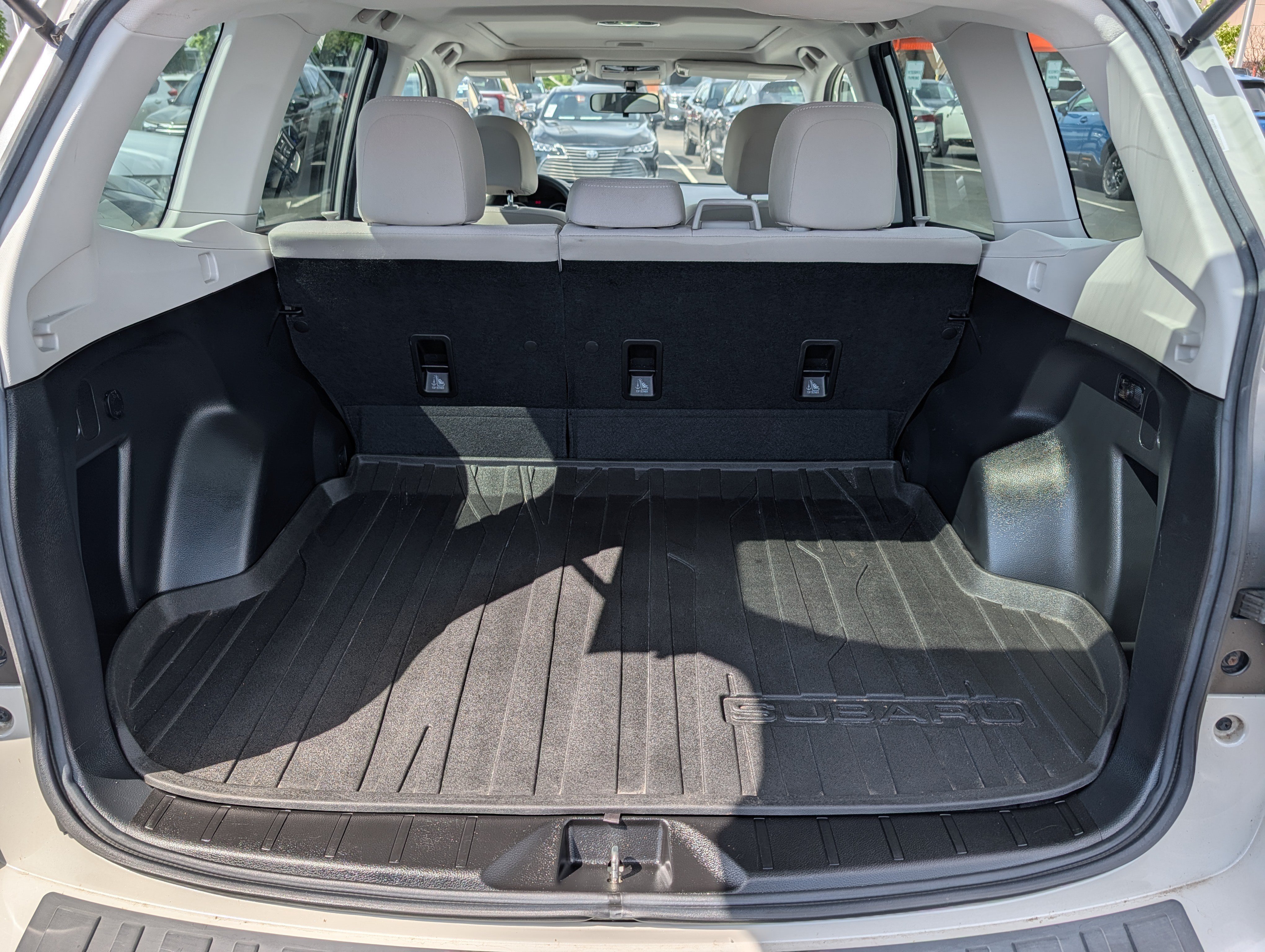 Used 2018 Crystal White Pearl Subaru Premium image 18