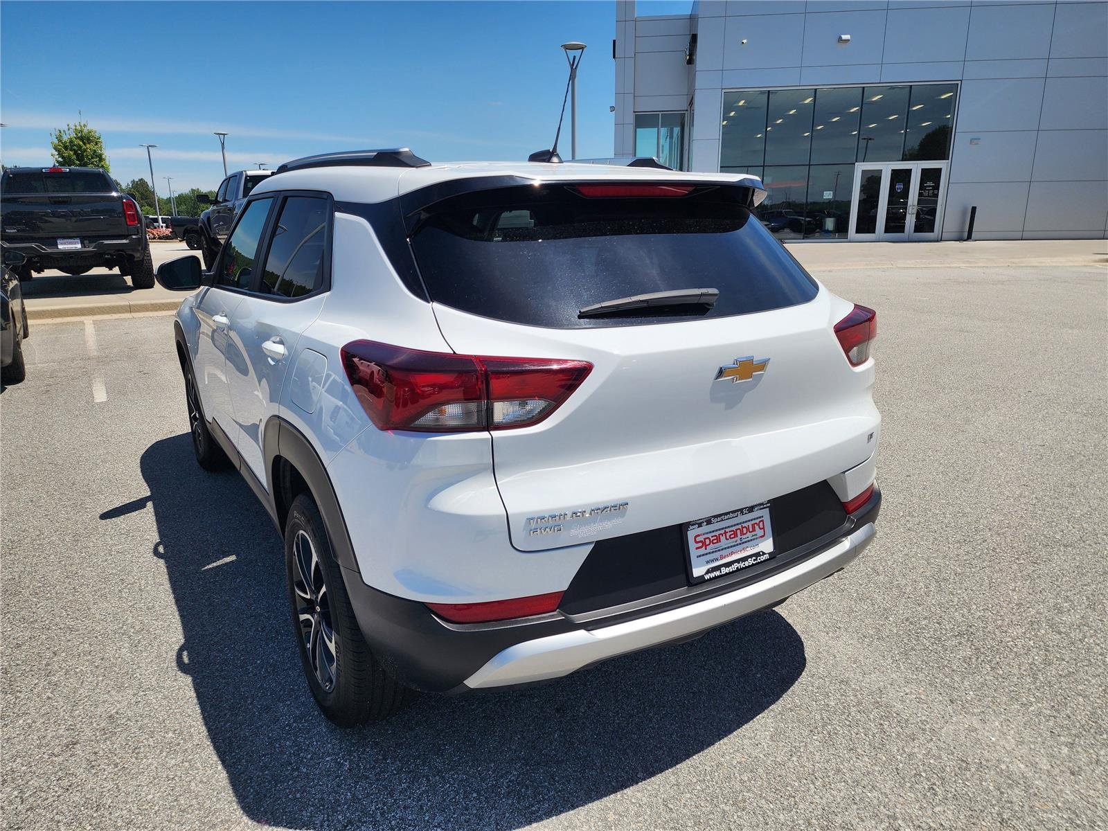 Used 2025 Summit White Chevrolet LT image 4