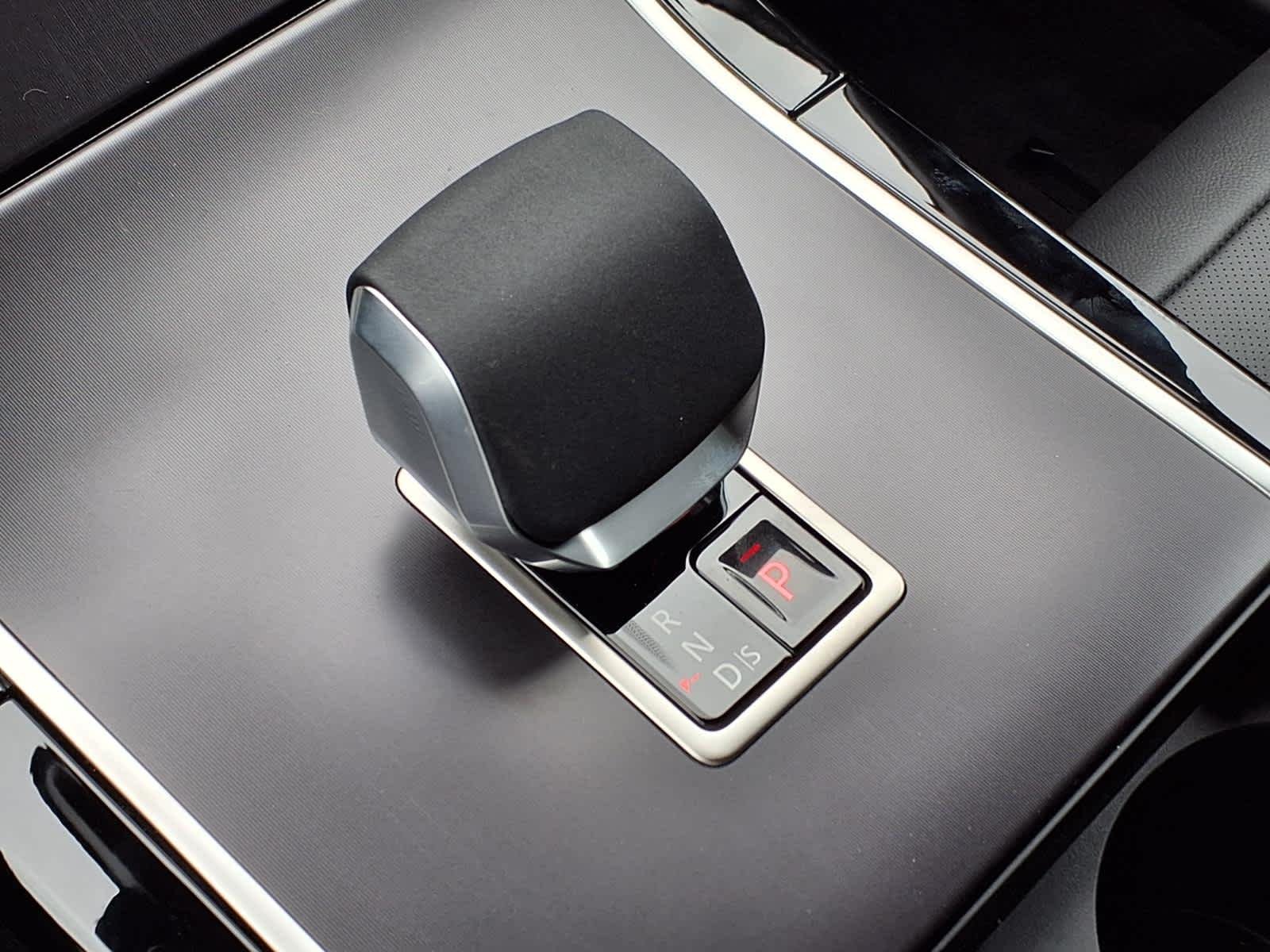 New 2026 Santorini Black Land Rover Dynamic SE image 16