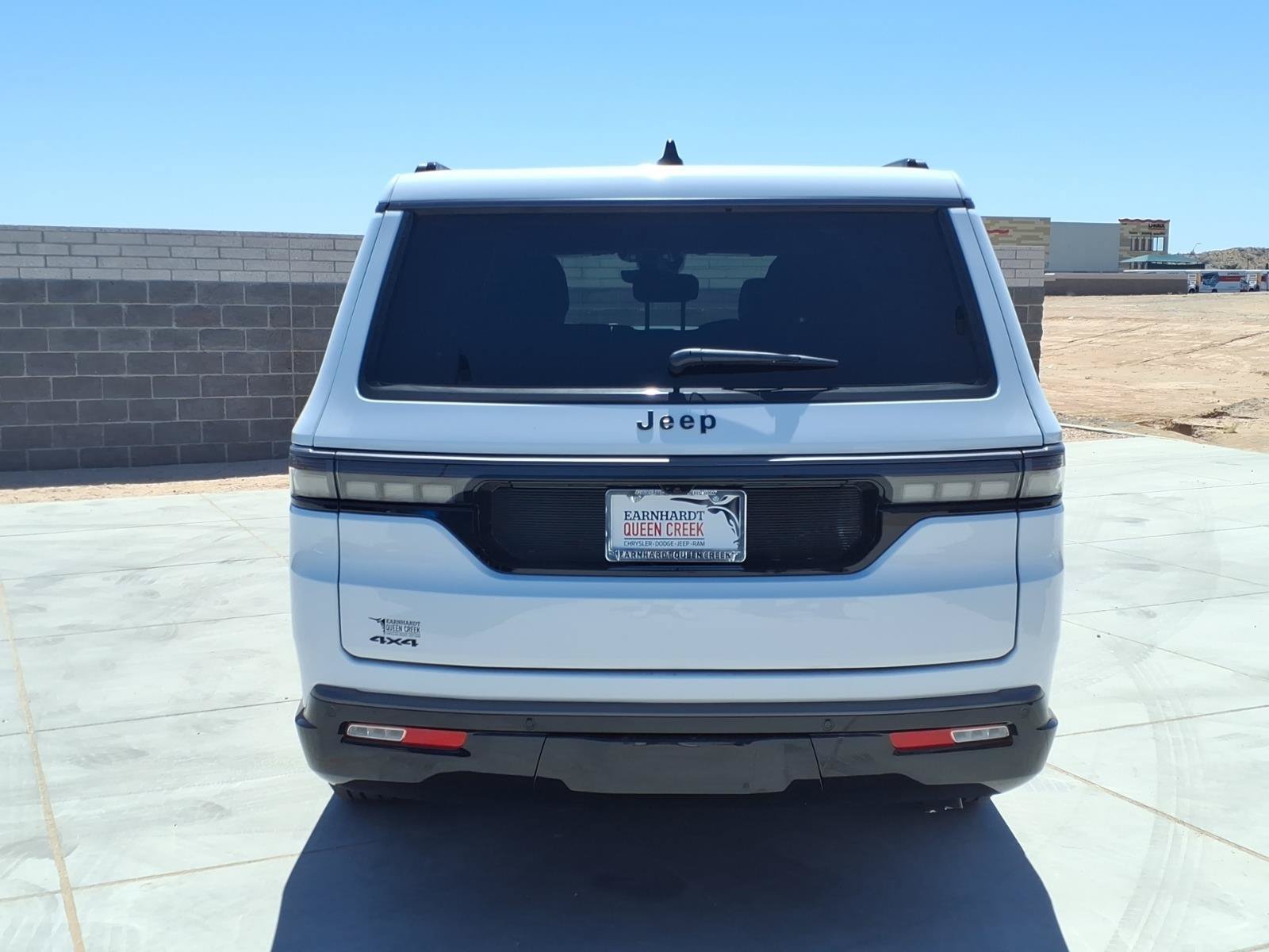 New 2026 Bright White Clear-Coat Exterior Paint Jeep Limited Altitude image 5