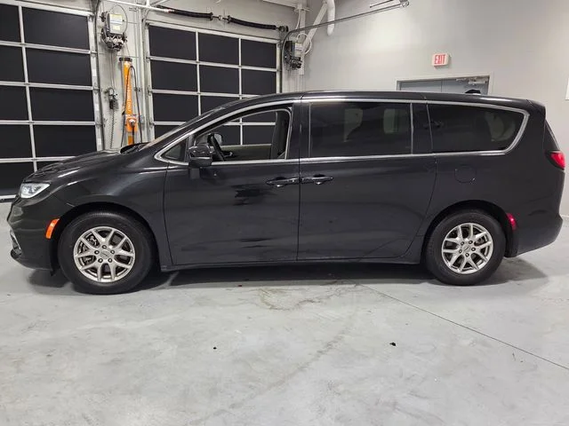 Used 2023 Black Chrysler Touring L image 4