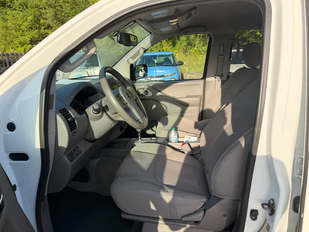 Used 2016 Glacier White Nissan SV image 6