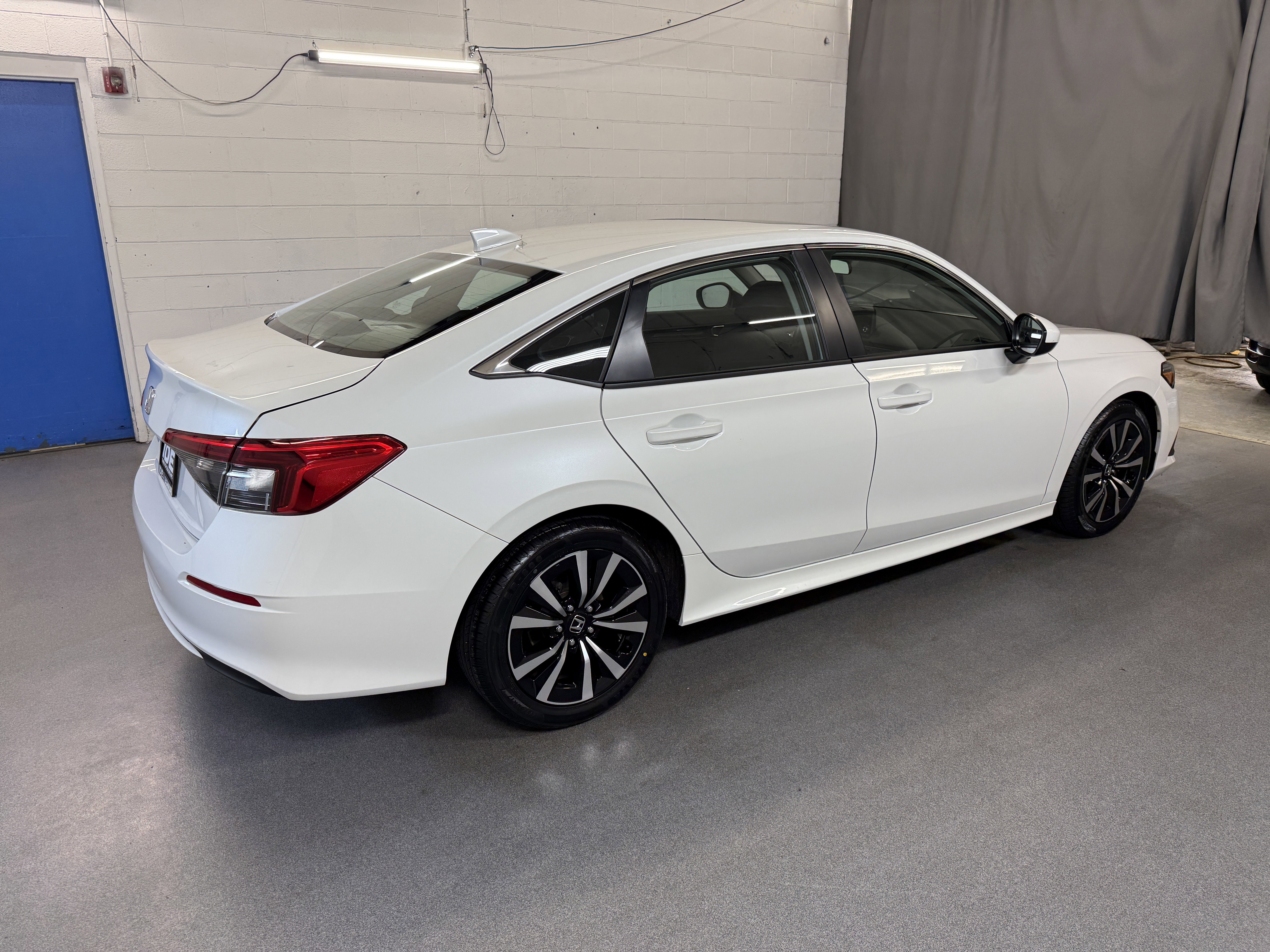Certified Used 2023 Platinum White Pearl Honda EX image 9