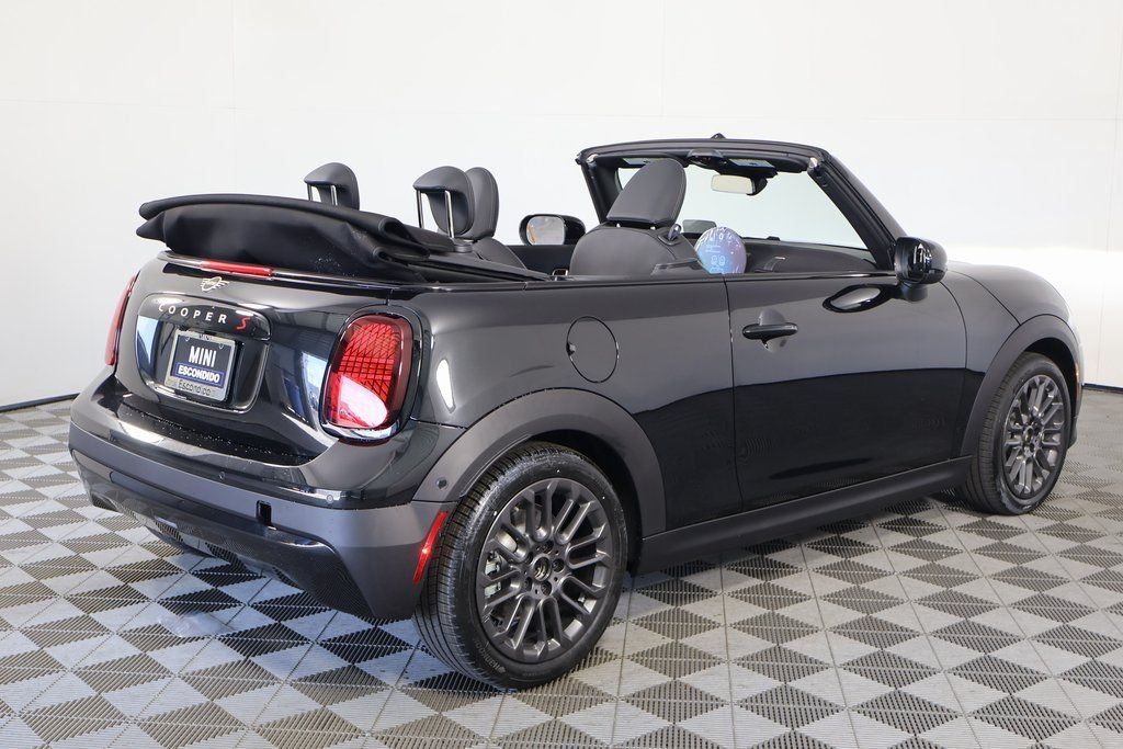 New 2026 Black MINI Signature Plus image 4