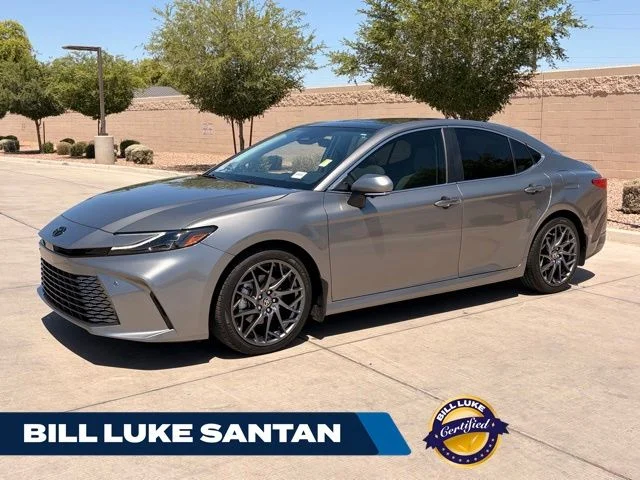 2025 Toyota Camry XLE Hybrid's photo