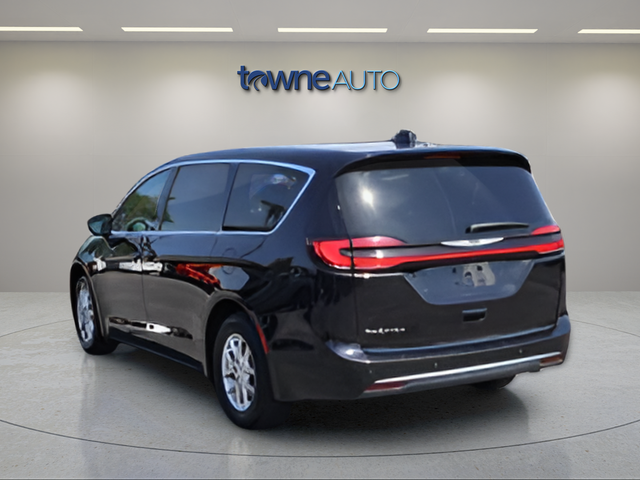 Used 2025 Black Chrysler Select image 5
