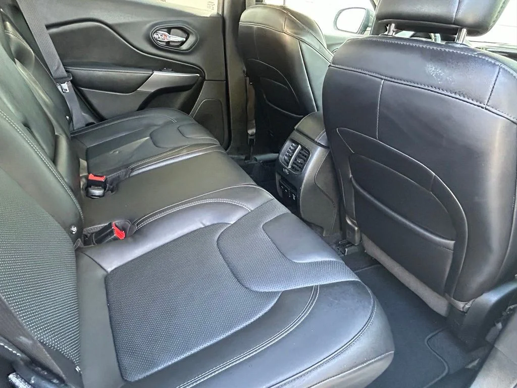 Used 2019 Gray Jeep Limited image 31