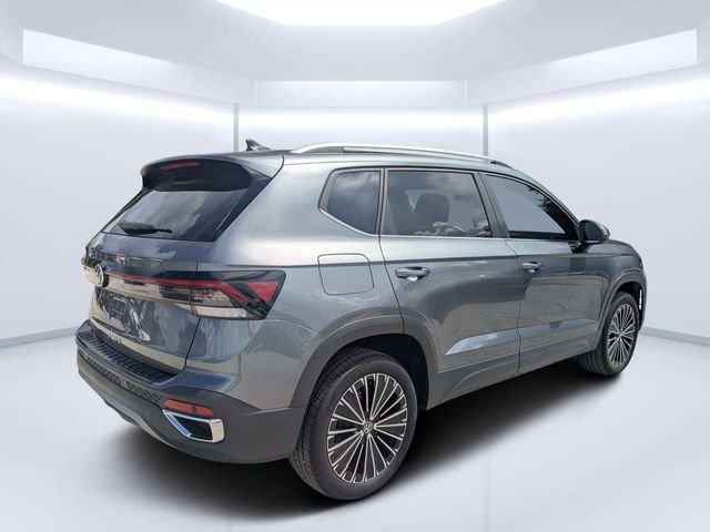 Used 2025 Gray Volkswagen 1.5T SE image 3