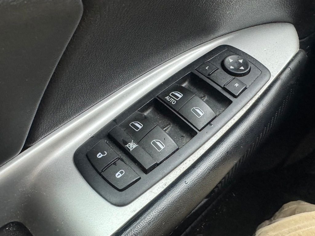 Used 2016 Black Dodge SXT image 25