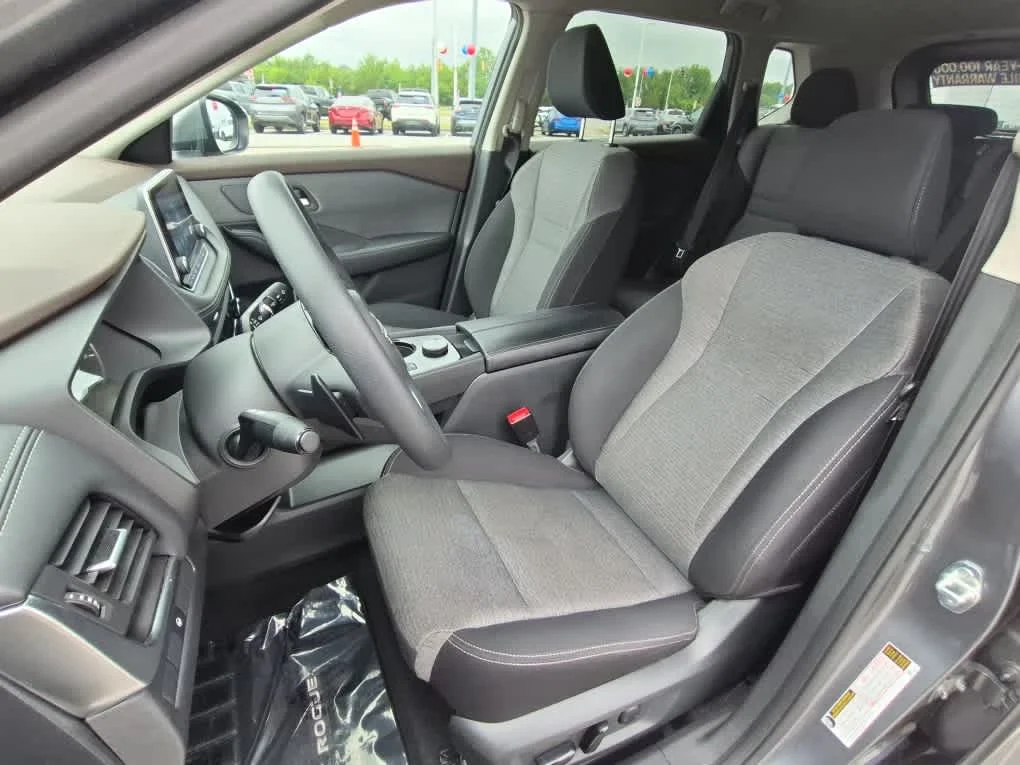 Used 2023 Gun Metallic Nissan SV image 10