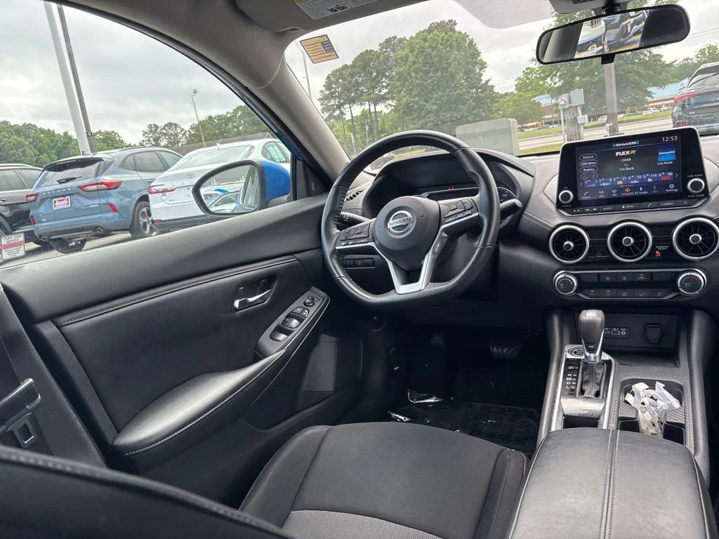 Used 2022 Blue Nissan SV image 9