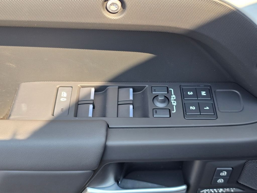 2026 Land Rover Defender X-Dynamic SE - Photo 29