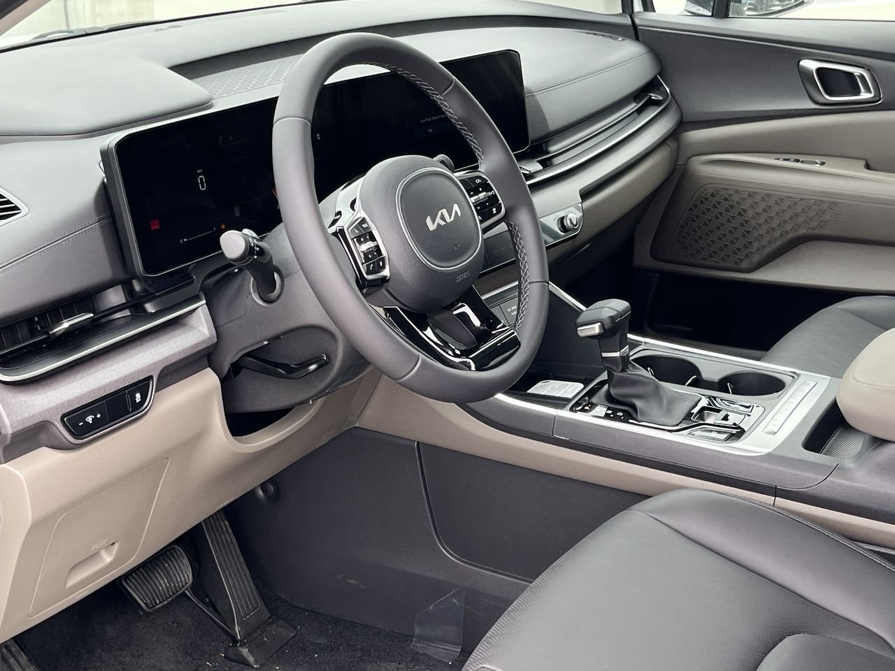 New 2026 Snow White Pearl Kia EX image 10