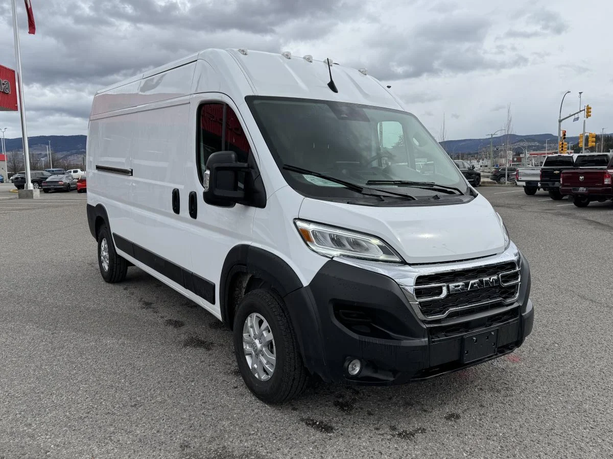Used 2025 White RAM SLT image 3