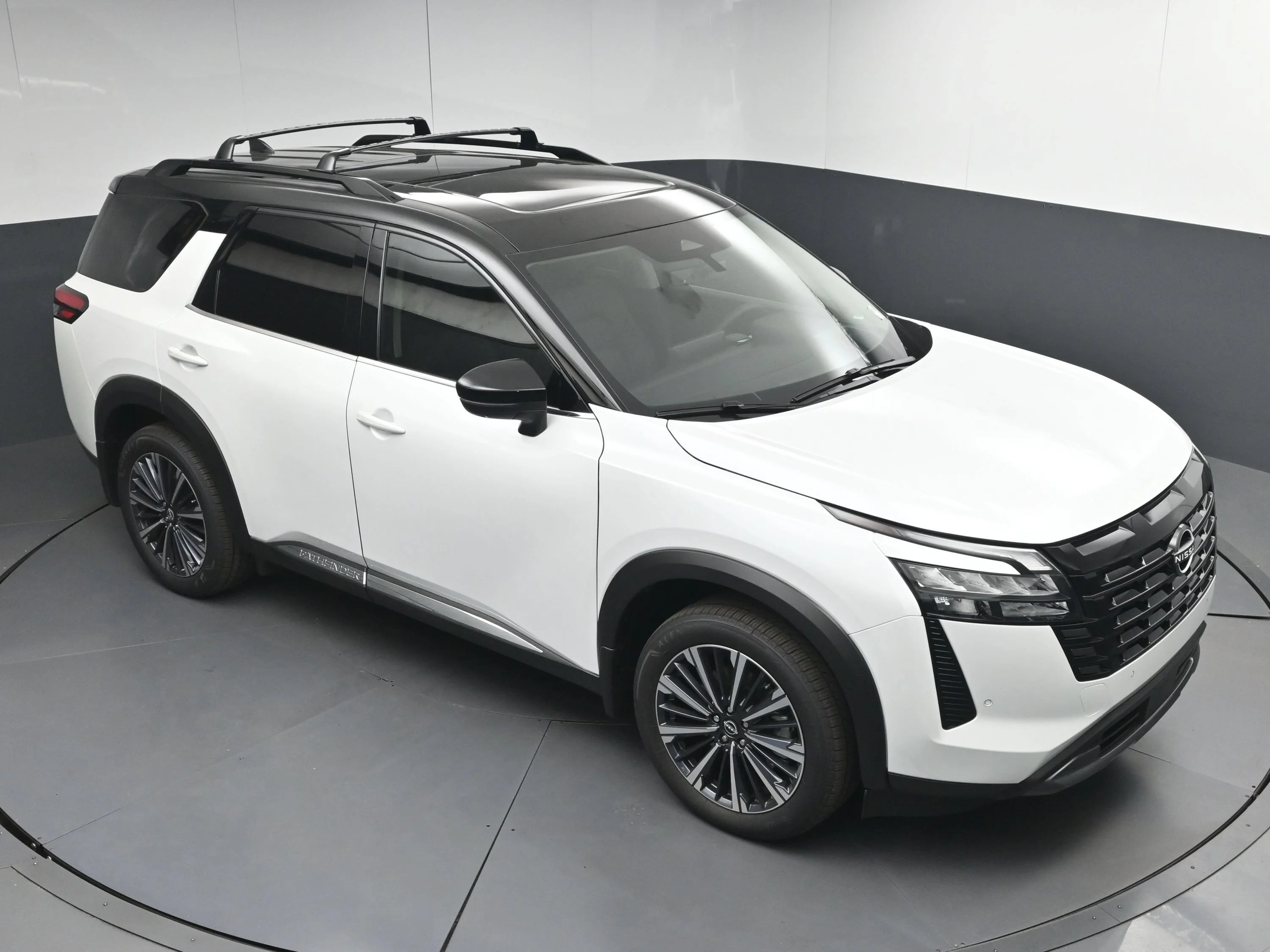 New 2026 Everest White Pearl TriCoat / Super Black Two-tone Nissan Platinum image 33