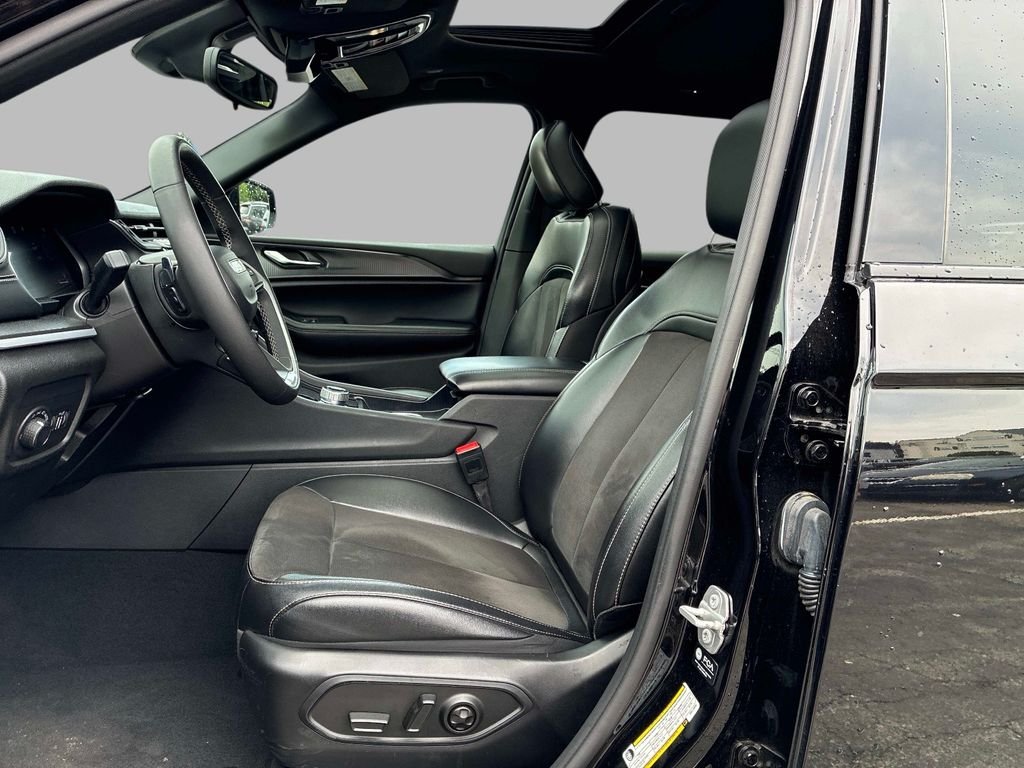 Used 2024 Black Jeep Altitude X image 23