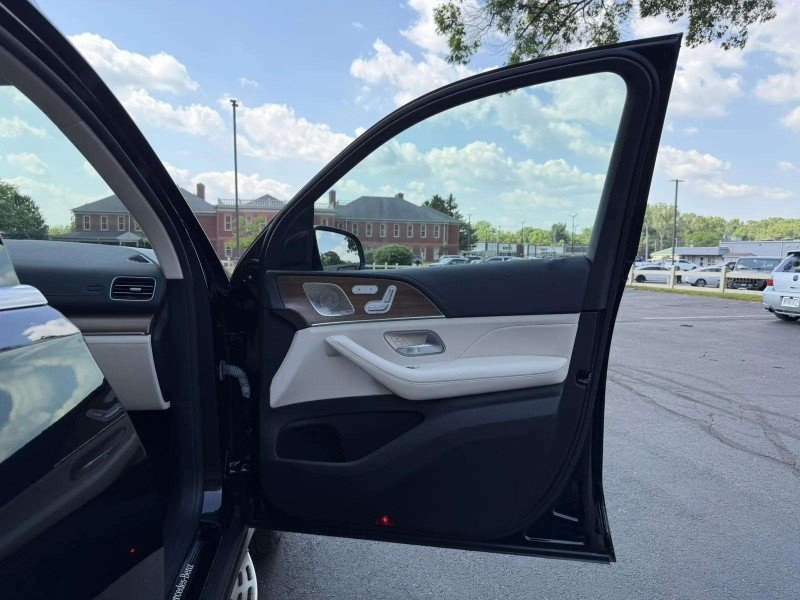 Used 2022 Black Mercedes-Benz GLE 350 image 28