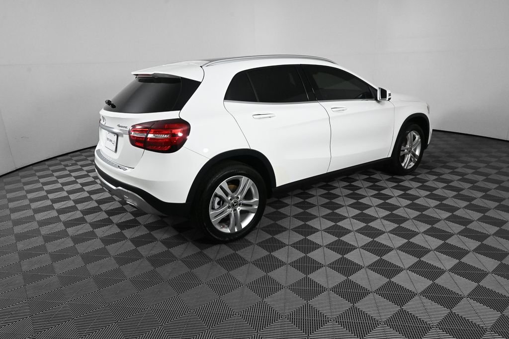 Used 2020 White Mercedes-Benz GLA 250 image 28
