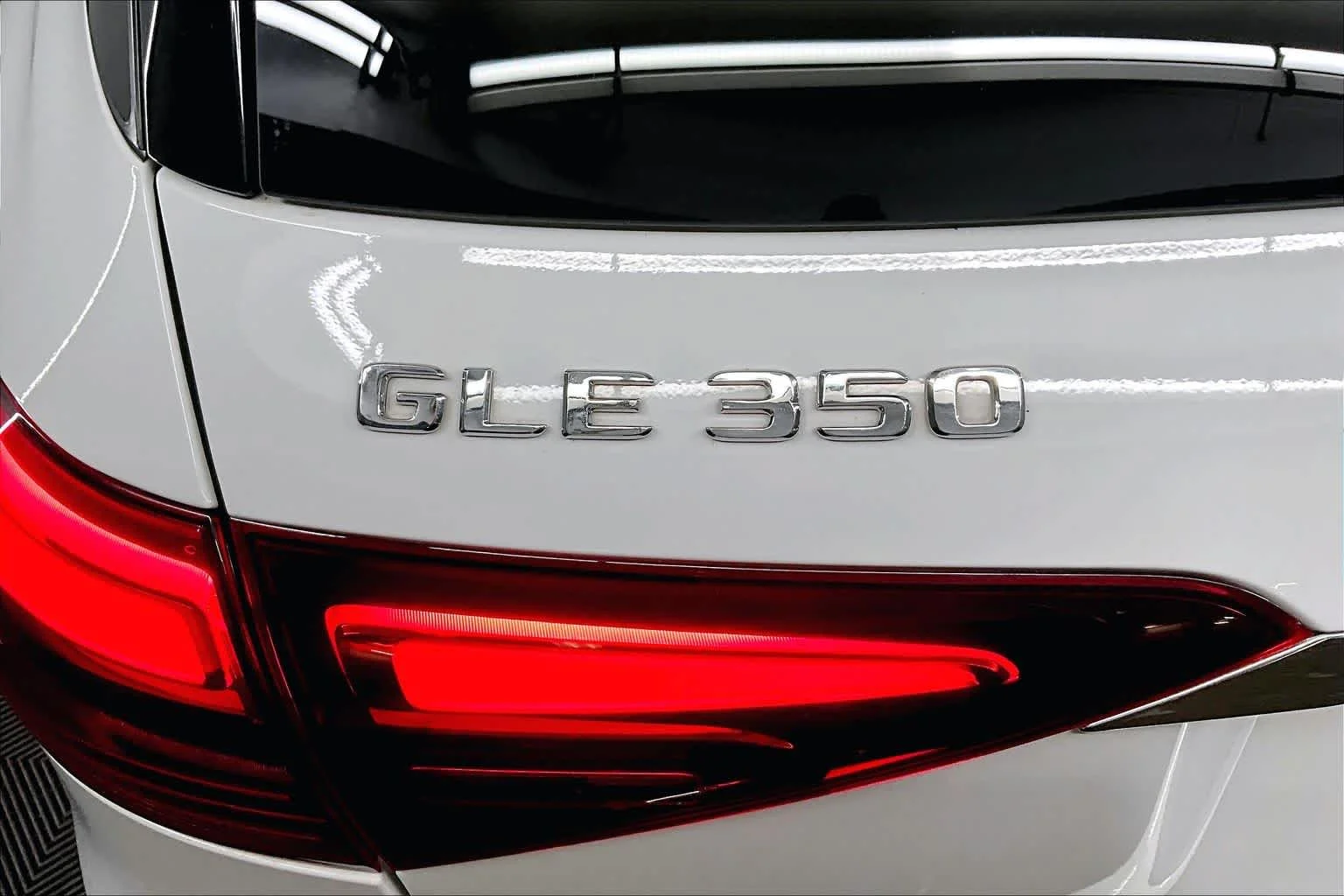 Used 2024 Polar White Mercedes-Benz GLE 350 image 10