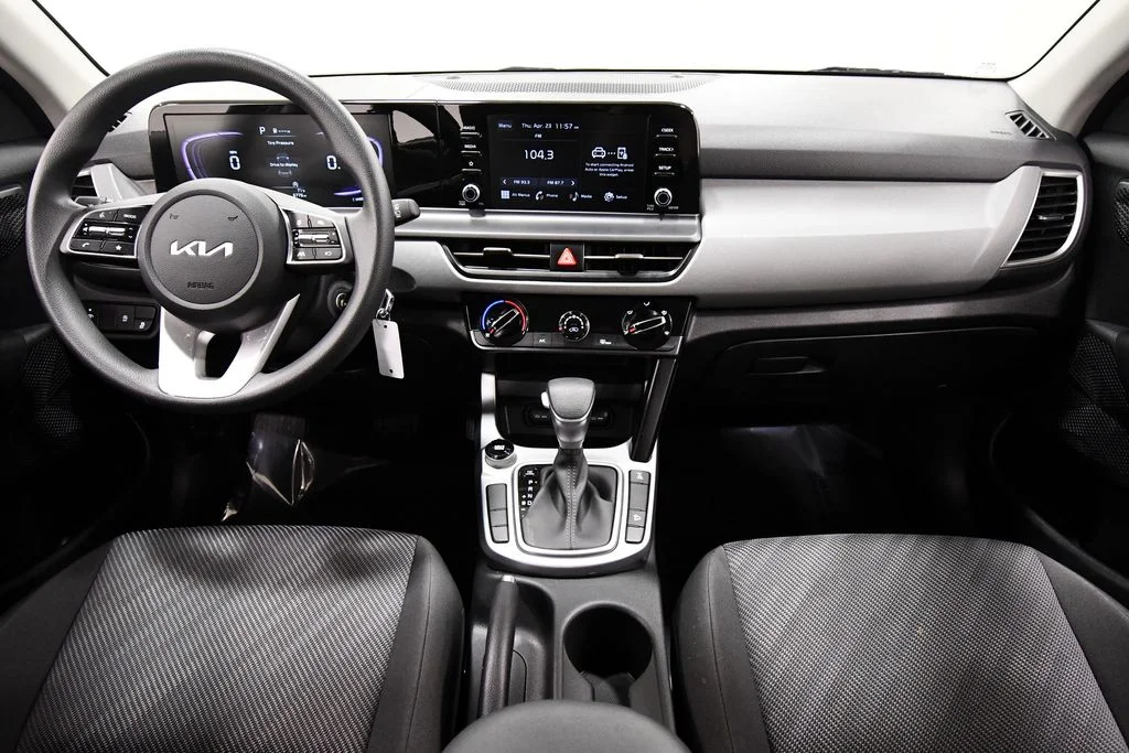 Certified Used 2026  Kia LX image 3