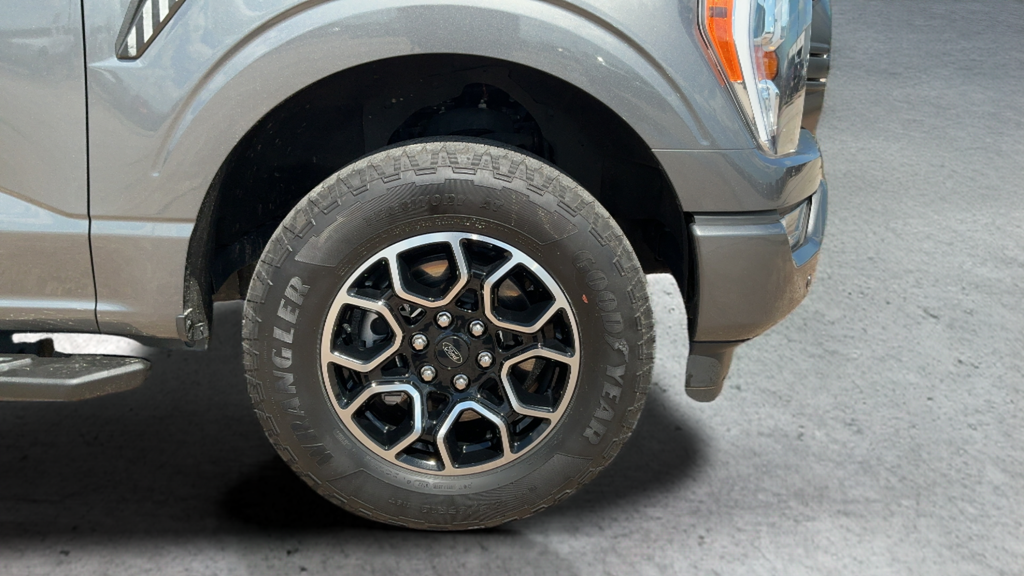 Used 2023 Gray Ford XLT image 23