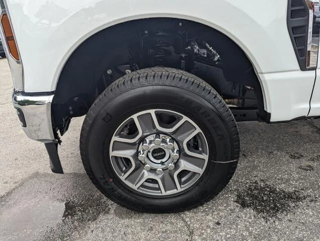 New 2025 Oxford White Ford F-350® XLT image 30