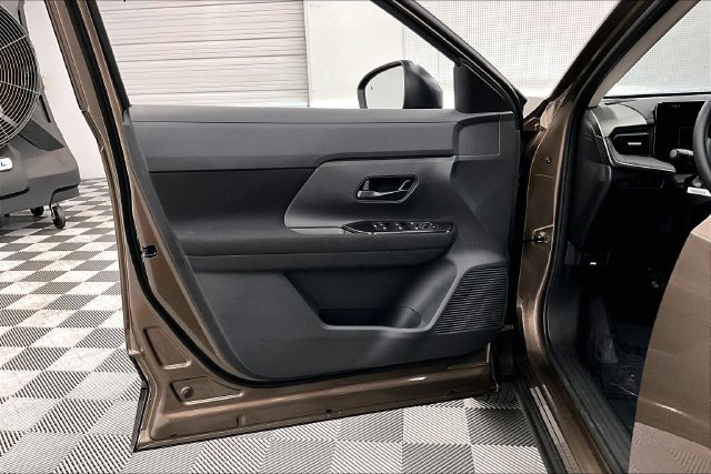 New 2026 Canyon Bronze Metallic Nissan S image 31