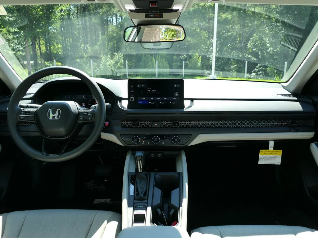 New 2026 Platinum White Pearl Honda LX image 17