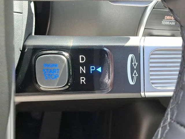 New 2026 Silver Hyundai SEL Convenience image 17