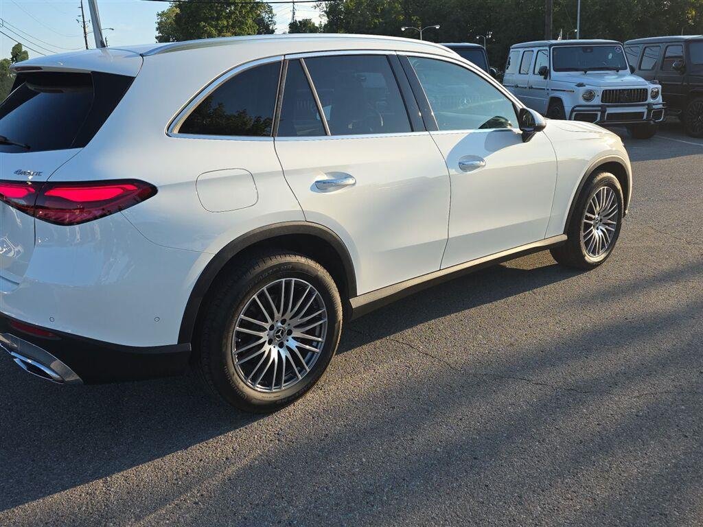 Certified Used 2025 Polar White Mercedes-Benz GLC 300 image 3