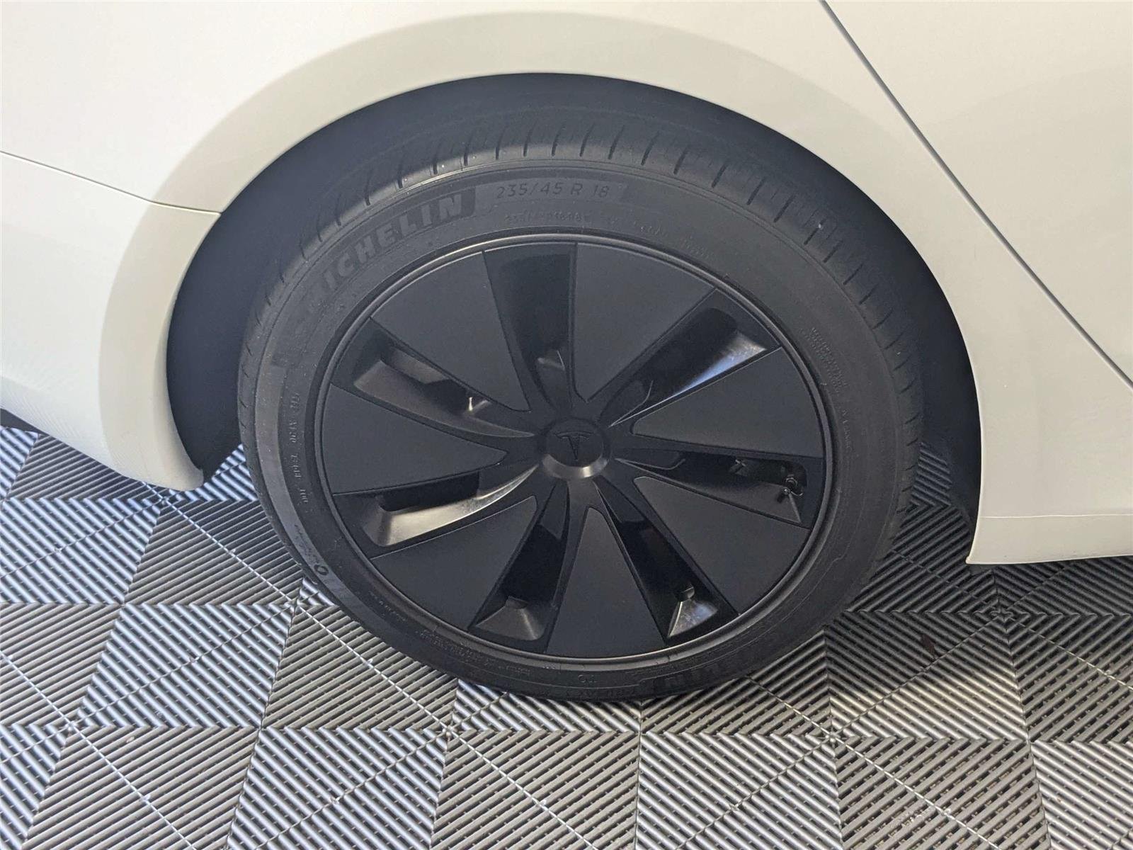 Used 2024 Pearl White Multi-Coat Tesla  image 9