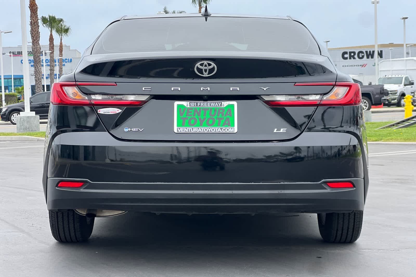 2025 Toyota Camry LE - Photo 5