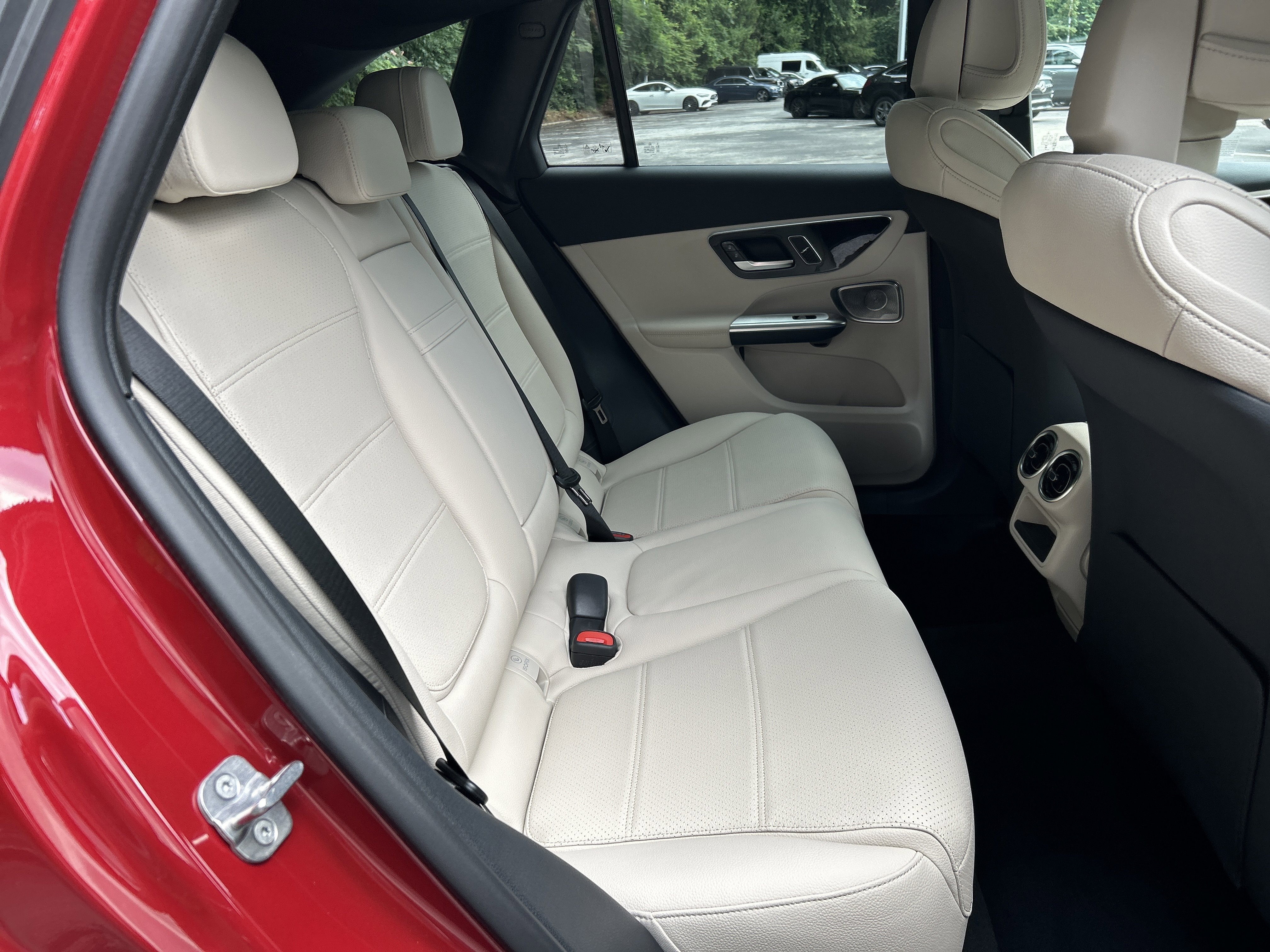 New 2026 MANUFAKTUR Patagonia Red Metallic Mercedes-Benz GLC 300 4MATIC® SUV image 40