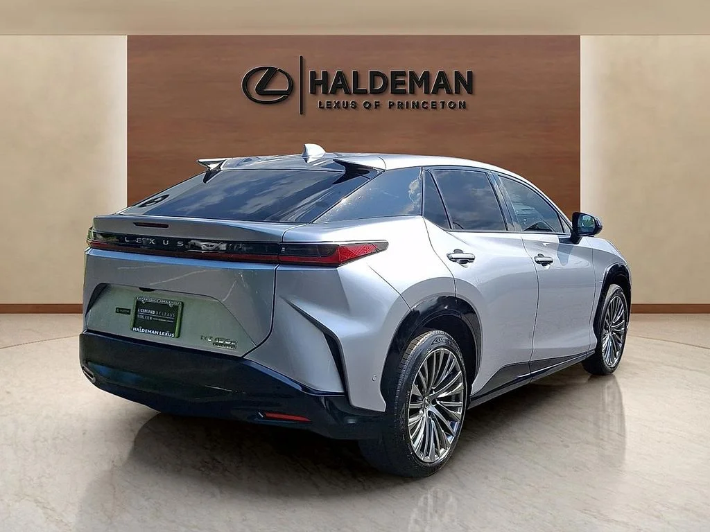 Certified Used 2023 IRIDIUM Lexus 450e Luxury image 6