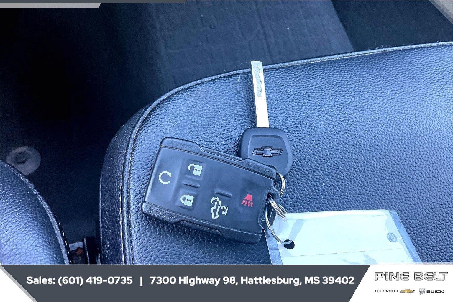 Used 2021 SUMMIT WHITE Chevrolet Custom image 10